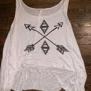White high low tank top with arrow graphic